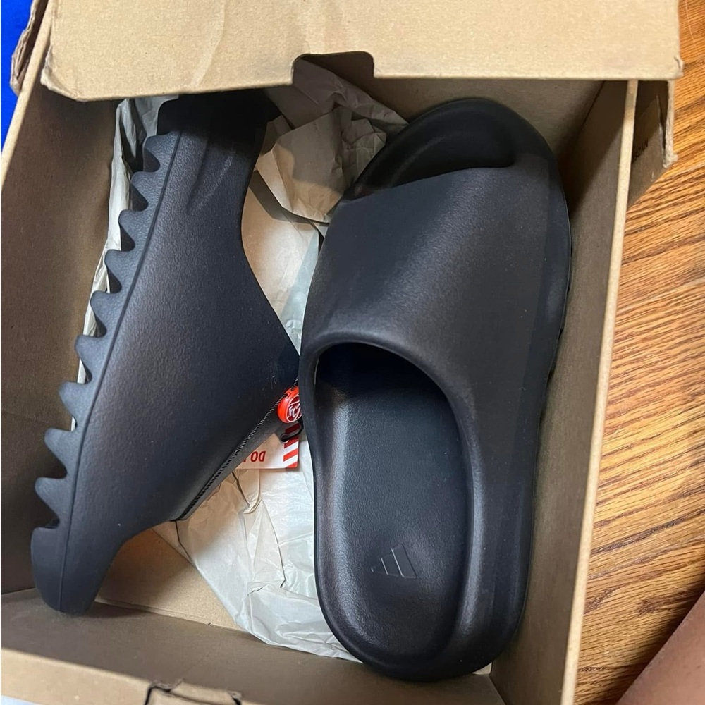 Black Yeezy Slides Size 4